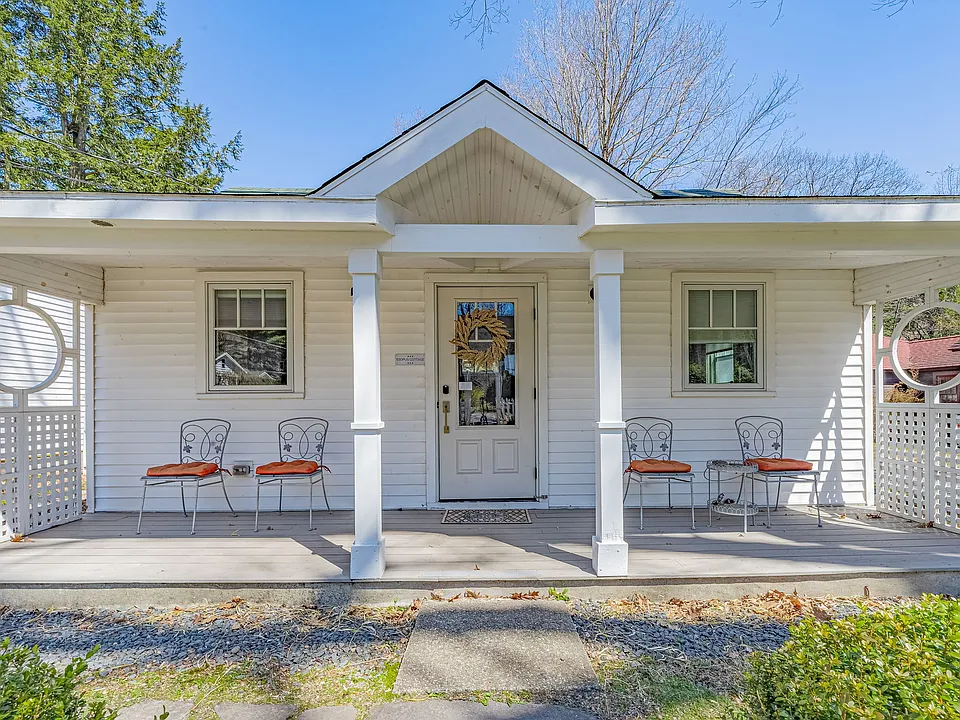28 Esopus Ave