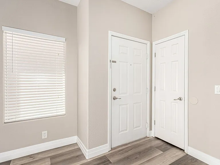 5856 Golden Wing St — Photo 4