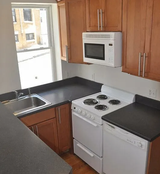 836 Huntington Ave #3L — Photo 2