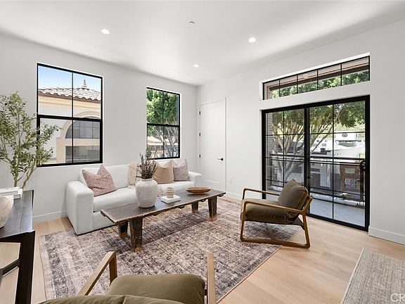 3rd image of 581 Higuera St Unit 210