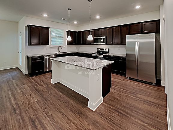 5th image of 305 Vaughan Pl