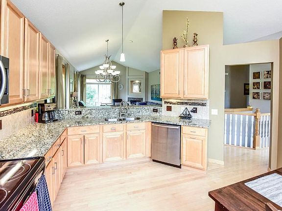 42 inch maple cabinetry throughout this wonderful kitchen!