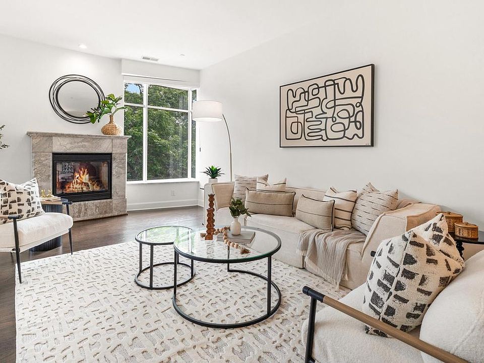 1st image of 1111 N Marshall STREET #305