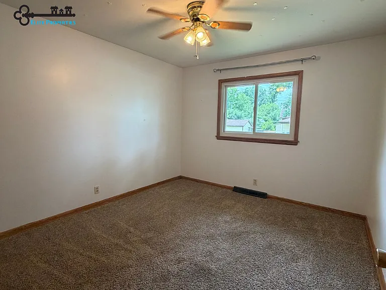 310 W Wishart St — Photo 9