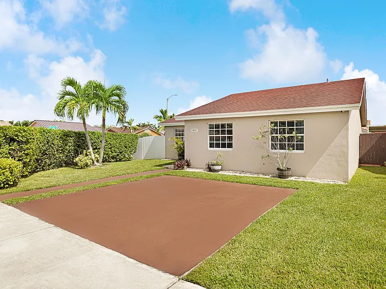 13835 SW 23rd Ter — Photo 3