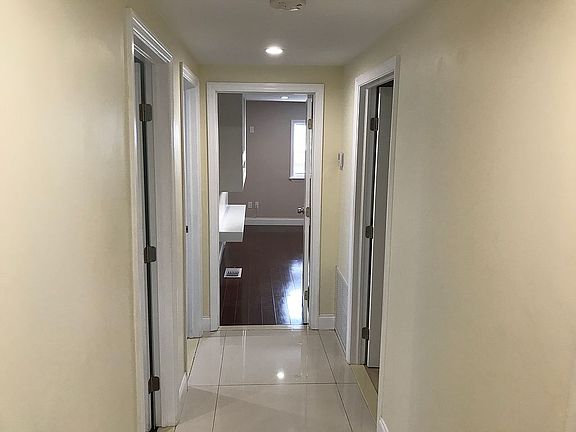 5th image of 8565 Duke Ct W