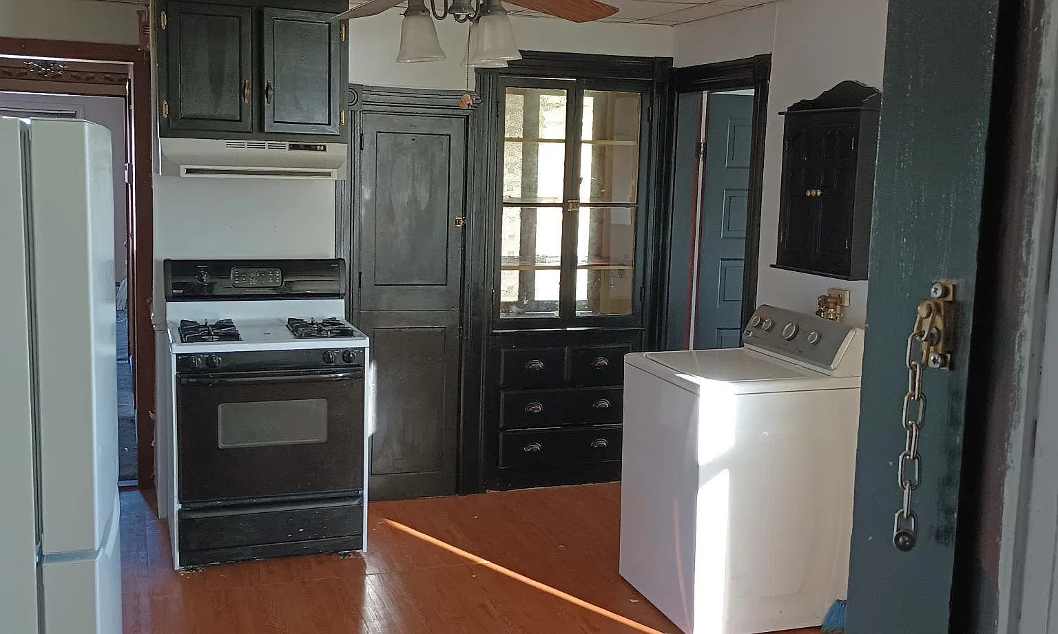 4 bed, 1300 sqft, $2,200 — Photo 1