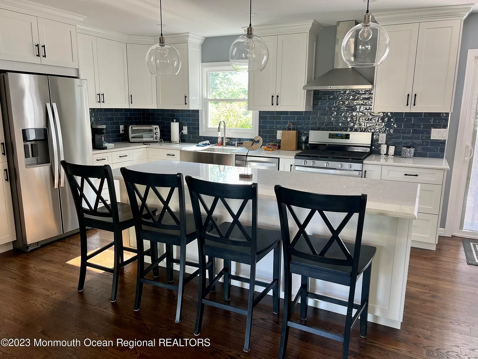 3 bed, 1.5 bath, 1485 sqft, $3,900 — Photo 2