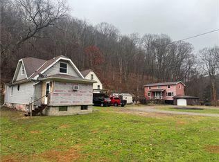 819 Howes Run Rd, Tarentum, PA 15084