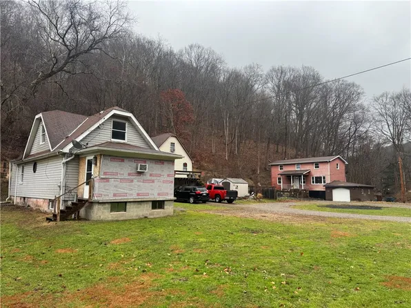 819 Howes Run Rd, Tarentum, PA 15084