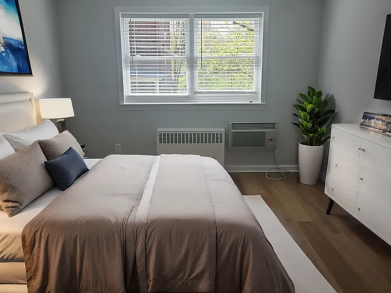 Riverside Estates Apartment Homes — Photo 11