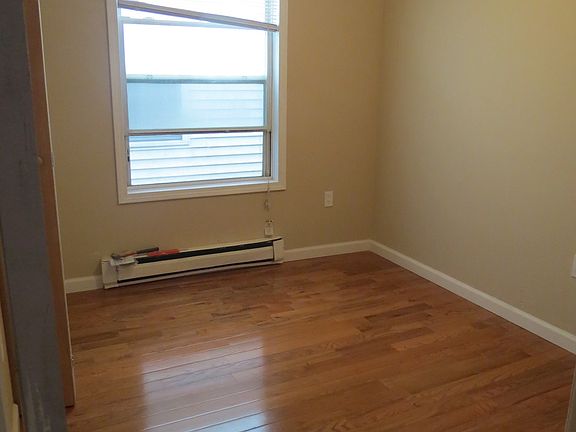 5th image of 406 Halladay St