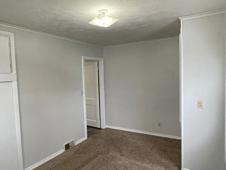 1021 Dilger Ave — Photo 12