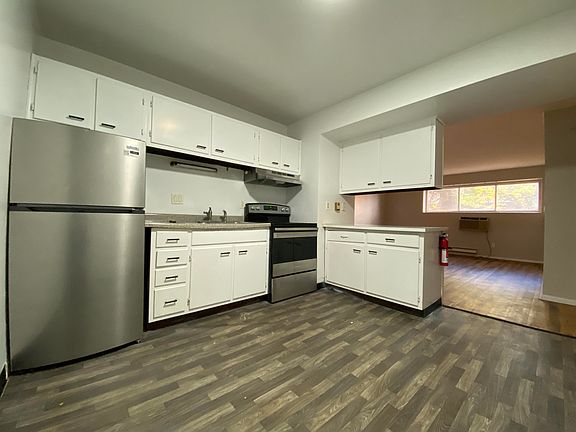 3rd image of 1832 Winton Ave