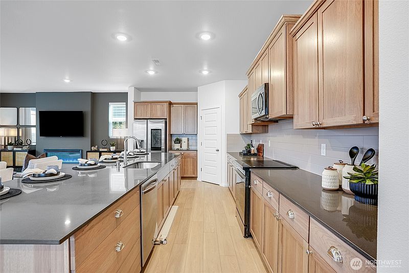4th image of 14404 204th Avenue Ct E