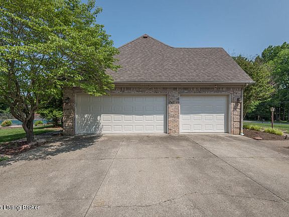 2nd image of 818 W Hebron Ln