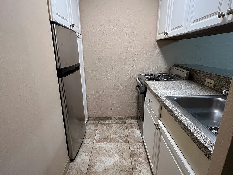 2501 NE 11th St #8 — Photo 10