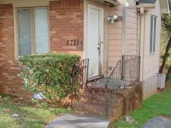 3rd image of 2781 Country Ct SE #B