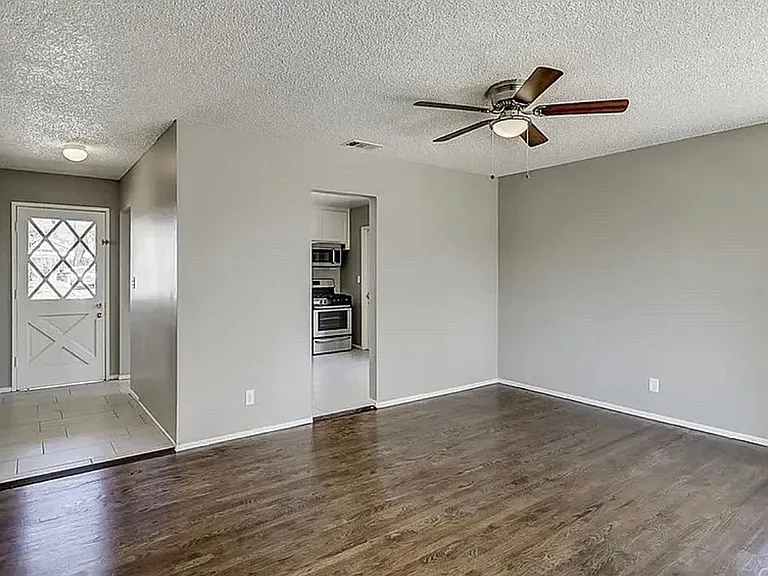 27813 Pluto St — Photo 3