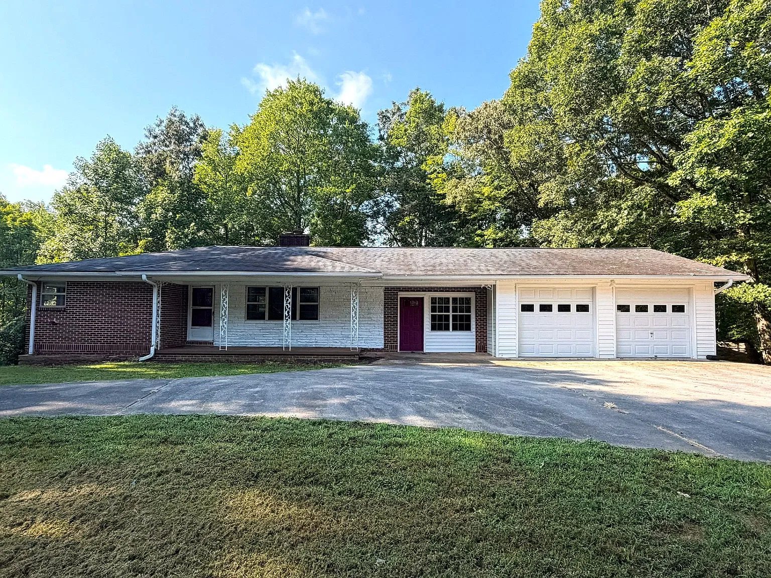 3 bed, 2.0 bath, 3032 sqft, $1,800 — Photo 2