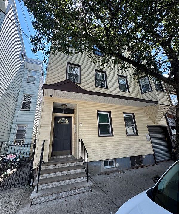 1st image of 86 Pacific St APT 2