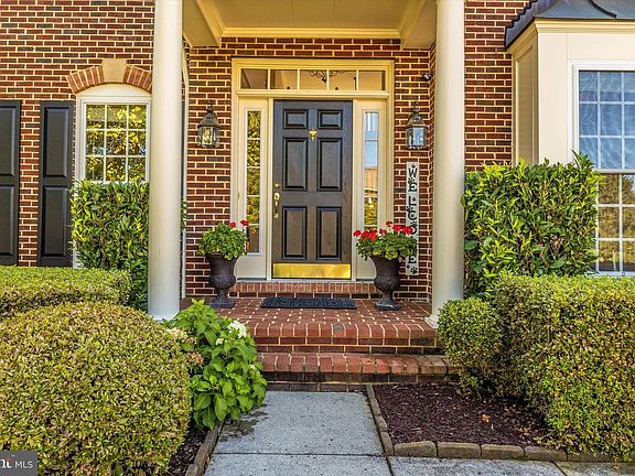 3rd image of 617 Glenbrook Dr