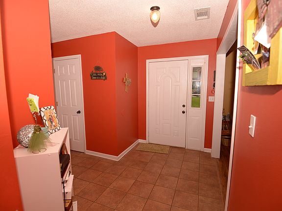 entry way, half bath on left