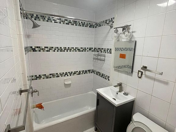4th image of 4609 Cedar Ave APT A2