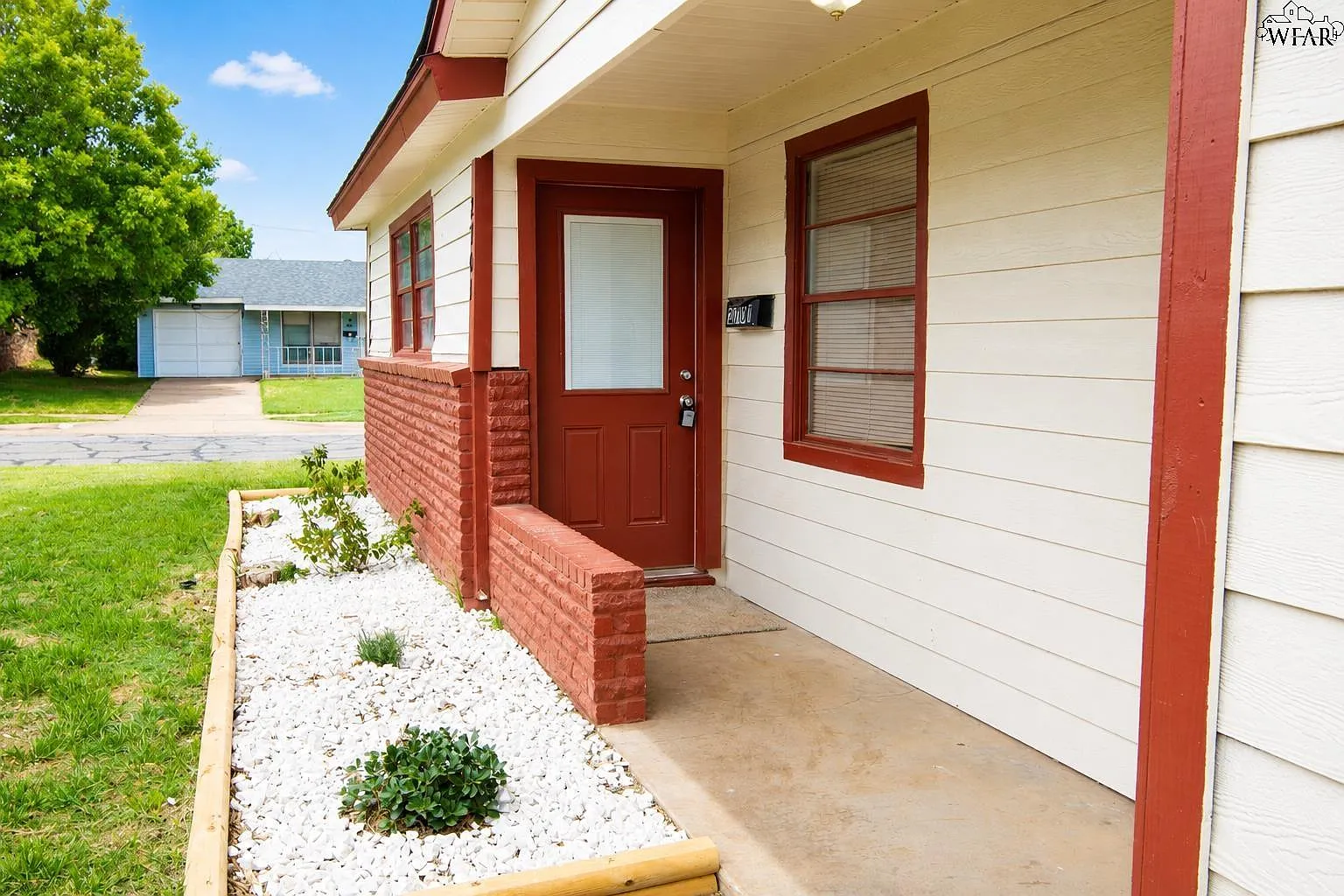 3 bed, 1.5 bath, 1455 sqft, $1,500 — Photo 2