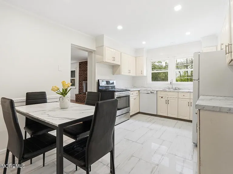 600 N Edgemere Dr — Photo 23