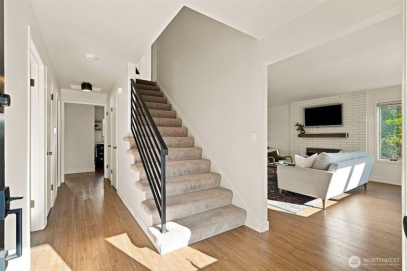 3rd image of 502 3rd Avenue N