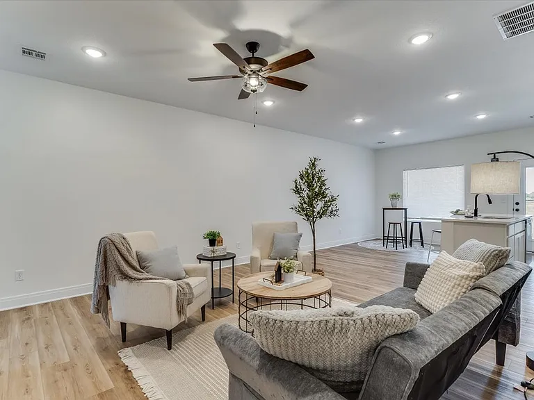 5425 Rolly St #100 — Photo 5