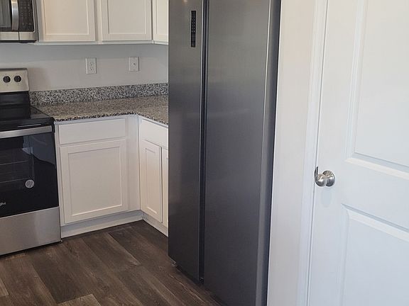 4th image of 141 Dogwood Ln