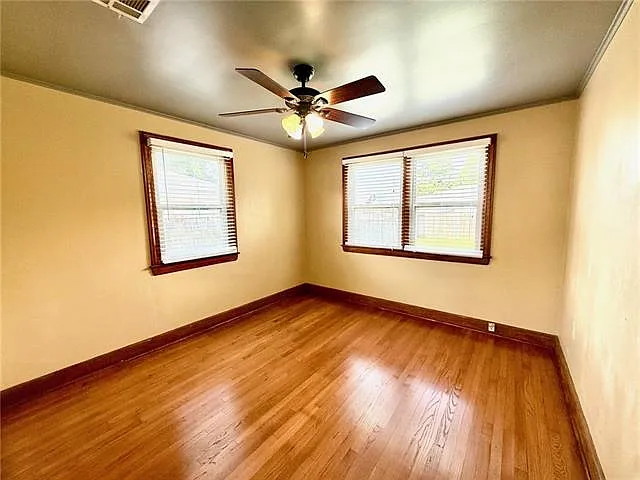 537 E William David Pkwy — Photo 10