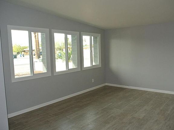 3rd image of 3624 E Paradise Dr