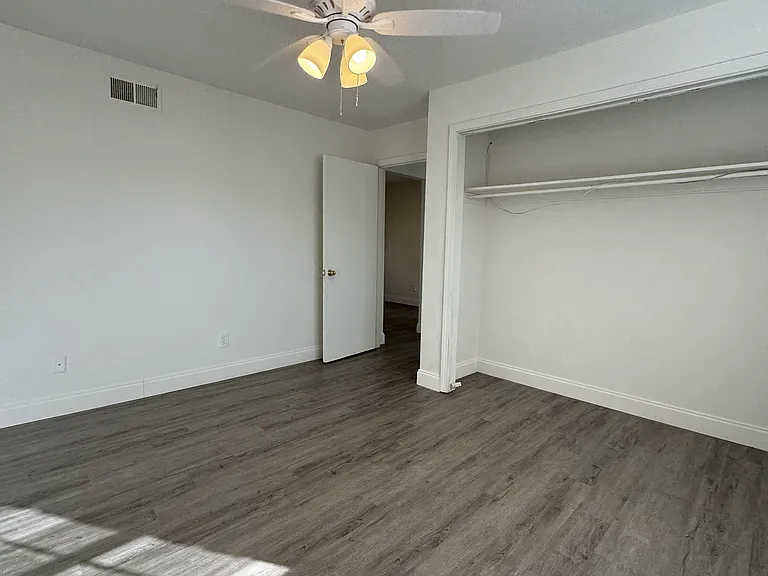 2220 Ticknor Dr — Photo 1