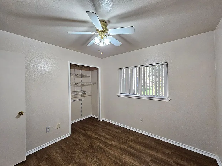 602 Delmar Dr — Photo 17