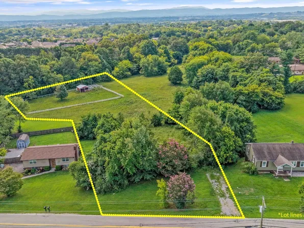 1229 W Hunt Rd, Maryville, TN 37801