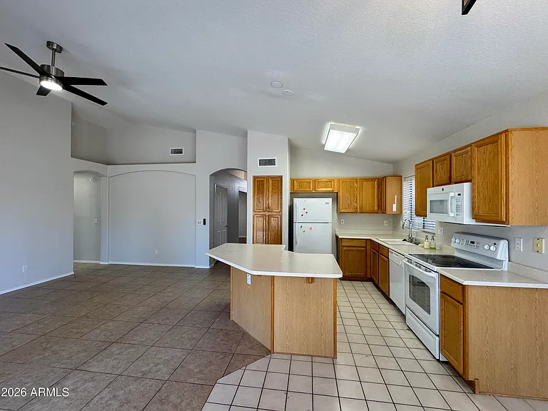 2302 E Edna Ave — Photo 12