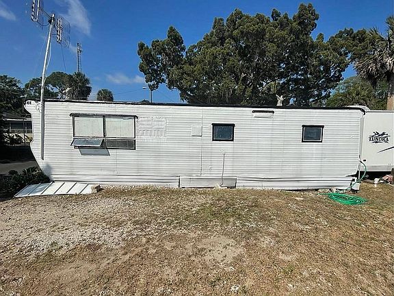 4th image of 170 N Yonge St Lot 440