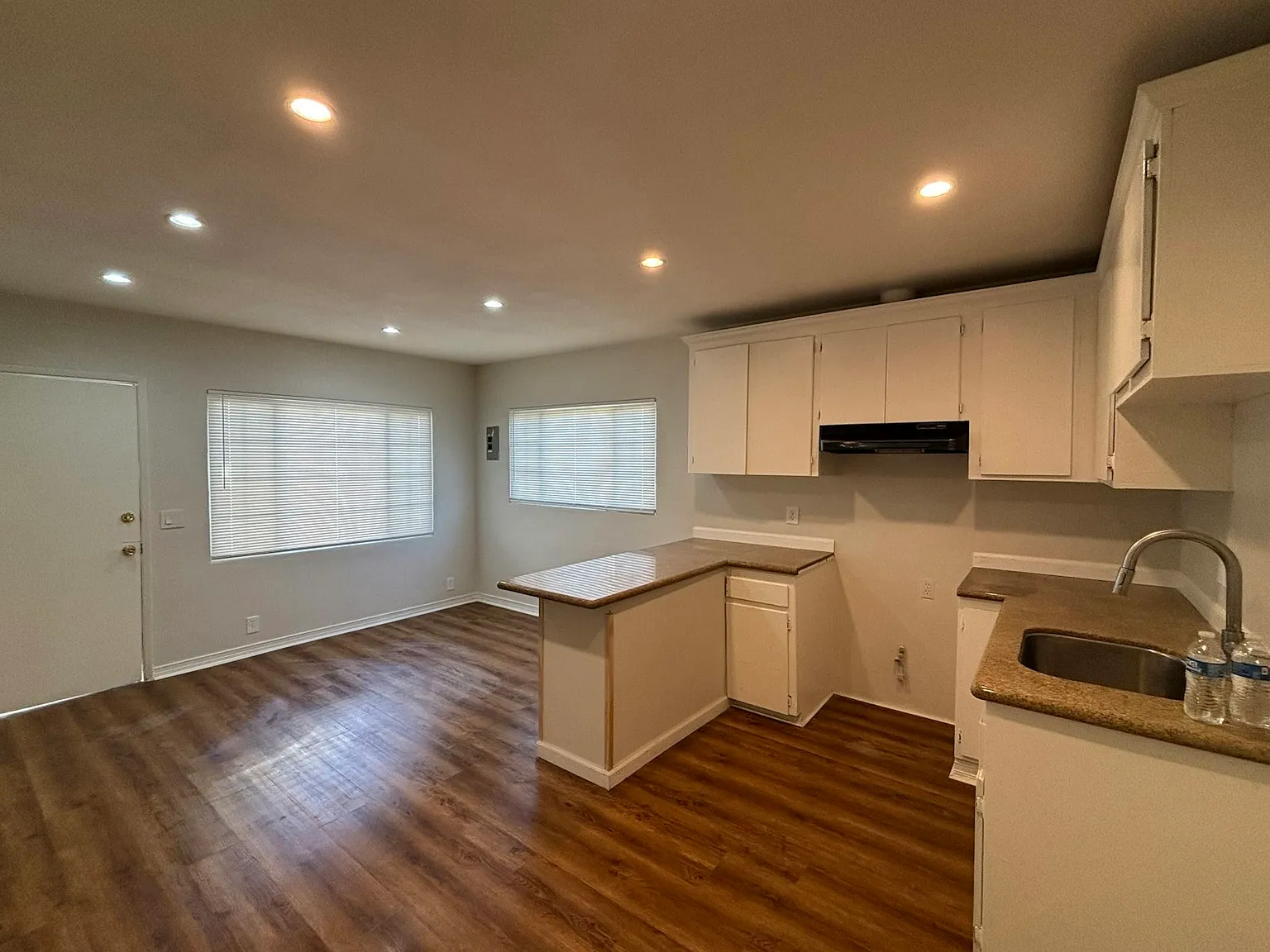1885 Chestnut Avenue, Unit 7 — Photo 2