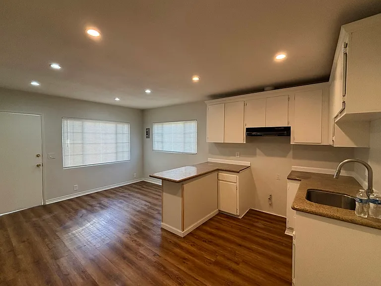 1885 Chestnut Ave #7 — Photo 2