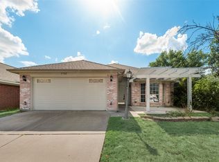 5702 Creekridge Dr, Arlington, TX 76018