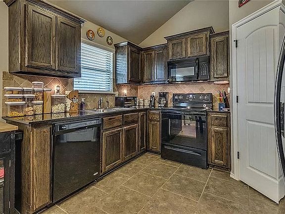 4th image of 5808 Marblewood Dr