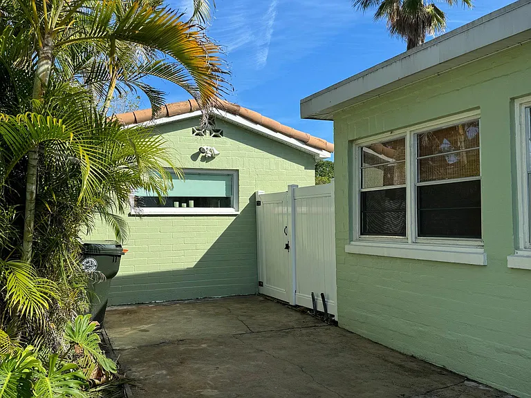17 Goodall Ave #A — Photo 1