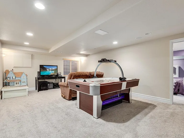 15581 Flowerhill Cir — Photo 29