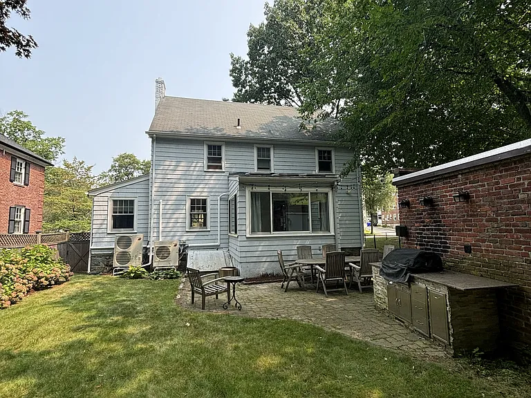 132 Eliot St — Photo 2