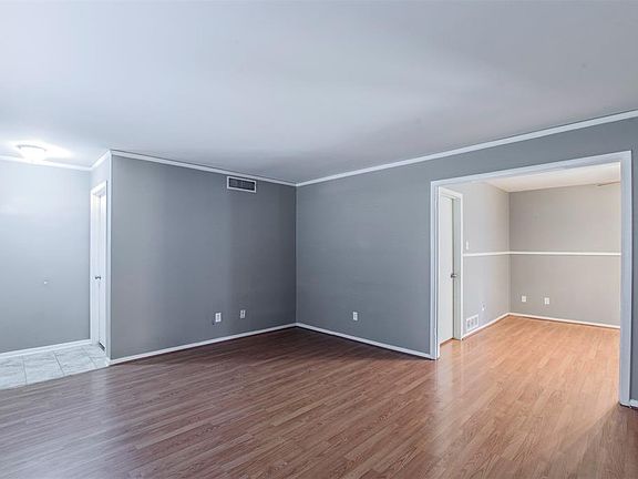 3rd image of 214 Linda Ln