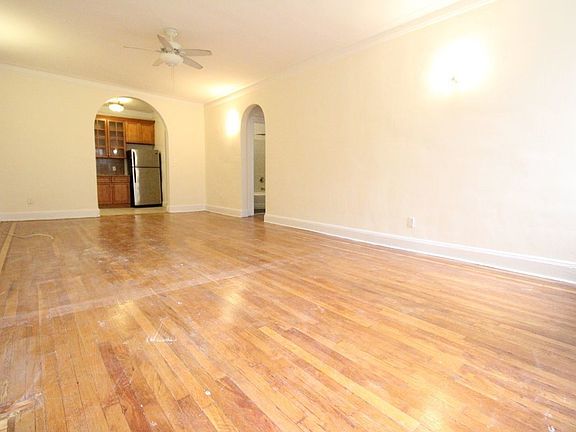 4th image of 128 W 72nd St #3AA
