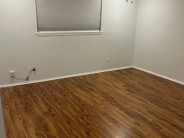 205 W Vaughn Ln — Photo 10